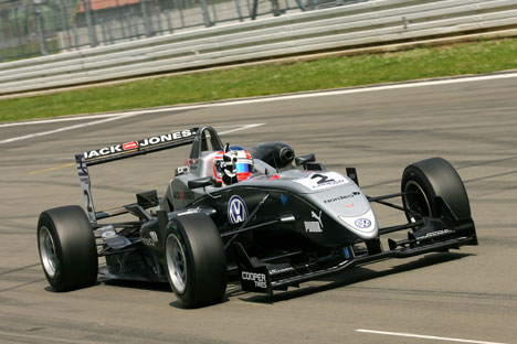 Kevin Magnussen på vej mod sejren i race 1